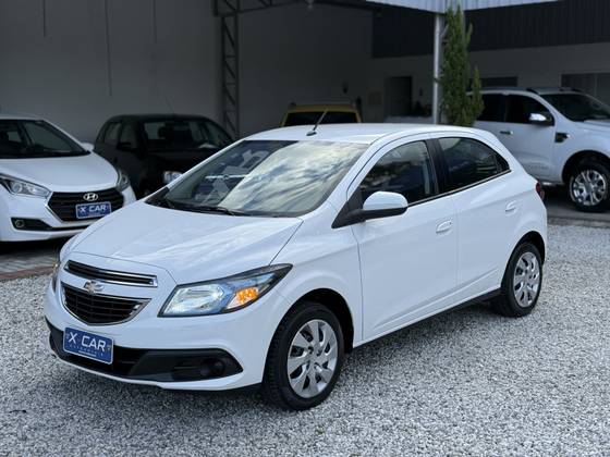 CHEVROLET ONIX 1.4 MPFI LT 8V FLEX 4P MANUAL CHEVROLET ONIX 1.4 MPFI LT 8V FLEX 4P MANUAL